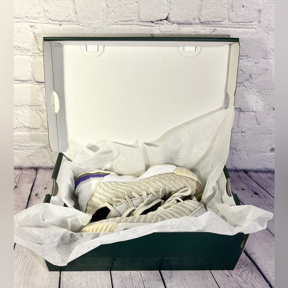 Nike LeBron XVI 16 Buzz Lightyear Mid. In Original Box. AQ2465-102. Size 4.5Y - Picture 11 of 16